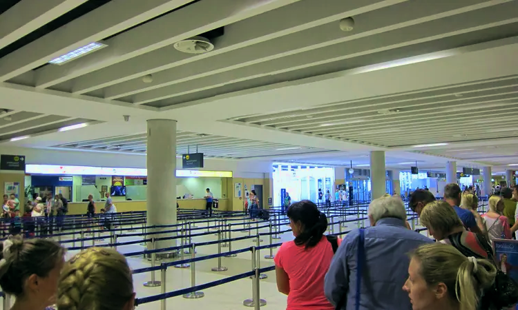 Aéroport international de Paphos