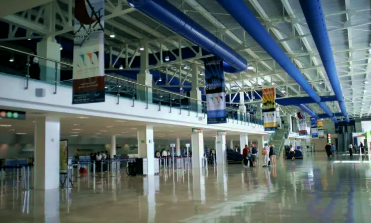 Lic. Aéroport international Gustavo Díaz Ordaz