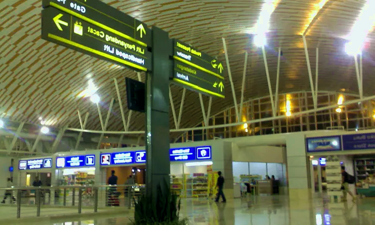 Aéroport international Sultan Hasanuddin