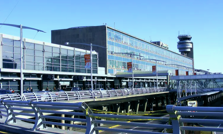 Aéroport international Pierre-Elliott-Trudeau de Montréal