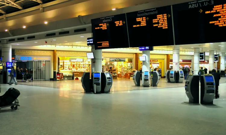 Aéroport international Pierre-Elliott-Trudeau de Montréal